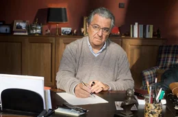 Claude Verneuil (Christian Clavier)
