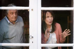Claude (Christian Clavier, Mitte) und Marie (Chantal Lauby) erwarten G&auml;ste.