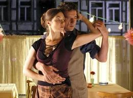 ARD EINSPRUCH F&Uuml;R DIE LIEBE, Deutschland 2003, Regie Helmut Metzger, am Freitag (28.05.10) um 23:30 Uhr im Ersten. Der letzte Tango: Marc (Heio von Stetten) will Carmen (Julia Richter) nicht verlieren.
