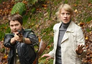 Sophie Haas (Caroline Peters, r.) und Bärbel Schmied (Meike Droste, l.) machen sich auf in den finsteren Wald, um einen vermeintlichen Wilderer einzukassieren. Sophie Haas (Caroline Peters, r.) und Bärbel Schmied (Meike Droste, l.) machen sich auf in den finsteren Wald, um einen vermeintlichen Wilderer einzukassieren.