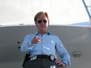Ein Mann wurde an Bord seiner Jacht erschossen. Lt. Horatio Caine (David Caruso) beginnt am Tatort mit den Ermittlungen.