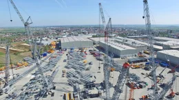 Industriekrane, Hebeb&uuml;hnen, Transportfahrzeuge &ndash; seit 1963 stattet die Firma Knaack Krane in Hamburg ihre Kunden mit den passenden Fahrzeugen f&uuml;r ihre Bauunternehmungen aus.