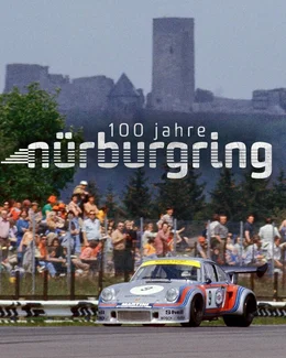 ARD/SWR 100 JAHRE N&Uuml;RBURGRING - GESCHICHTE EINER KULTSTRECKE, am Montag (31.03.25) um 23:50 Uhr im ERSTEN. Der N&uuml;rburgring ist ein Mythos, aber auch Spiegelbild von Wirtschafts- und Gesellschaftsgeschichte, Politik und Sport. Die Doku nimmt mit auf einen Streifzug durch die letzten 100 Jahre. Keyvisual