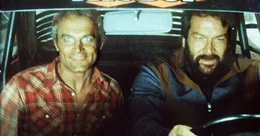 Kid (Terence Hill, l.) und Ben (Bud Spencer, r.) strahlen, bei einem Rennen haben die beiden Draufg&auml;nger einen Buggy gewonnen ...