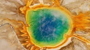 Die "Grand Prismatic Spring" im Yellowstone-Nationalpark ist die gr&ouml;&szlig;te Thermalquelle in den USA.