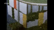 Ein Rückblick auf die Geschichte vom "Bauhaus" im Jahr 1969 - Bauhaus-Architektur spiegelt sich im Wasser. Ein Rückblick auf die Geschichte vom "Bauhaus" im Jahr 1969 - Bauhaus-Architektur spiegelt sich im Wasser.