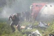 &Uuml;berlebende rennen um ihr Leben, als Tans Peru Flug 204 abst&uuml;rzt. 40 Menschen kamen ums Leben, als die Boeing 737 in einen Wald st&uuml;rzte und wenige Kilometer von der Landebahn entfernt in zwei Teile zerbrach.