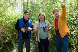 Um einen landesweiten Wettbewerb zu gewinnen, m&uuml;ssen die leidenschaftlichen Ornithologen Kenny (Owen Wilson, r.), Brad (Jack Black, M.) und Stu (Steve Martin, l.) innerhalb eines Kalenderjahres m&ouml;glichst viele verschiedene Vogelarten finden ...