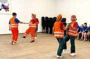 Die "Alten Schachteln" bei der Probe. Sie sind die Damen-Tanztruppe des Tauchaer Karnevalclubs und bringen den Saal zum Toben. Die "Alten Schachteln" bei der Probe. Sie sind die Damen-Tanztruppe des Tauchaer Karnevalclubs und bringen den Saal zum Toben.