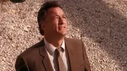 Justinian Jones (John de Lancie) fleht Gott um Regen an.