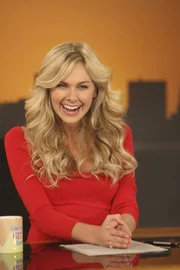 Robin kann nicht verstehen, dass Ted ihre Co-Moderatorin Becky (Laura Bell Bundy) charmant findet ...