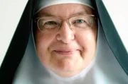 Schwester Ruth Lazar aus dem Kloster Alexanderdorf weiß: Es gibt mehr als zwei Geschlechter. Schwester Ruth Lazar aus dem Kloster Alexanderdorf weiß: Es gibt mehr als zwei Geschlechter.