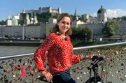 Moderatorin Tamina Kallert auf dem Tauernradweg bei Salzburg.