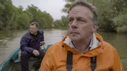 Das Donaudelta ist einer der artenreichsten Naturschaupl&auml;tze Europas. &Uuml;ber 5000 Tier- und Pflanzenarten soll es hier geben. Unter ihnen auch eingewanderte Arten wie den Goldschakal. Colin Devey und sein Guide im Boot.