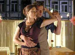 Der letzte Tango: Marc (Heio von Stetten) will Carmen (Julia Richter) nicht verlieren.
