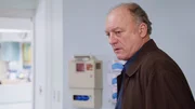 Der berüchtigte Mafiosi Paddy Doyle (John Doman) taucht, nachdem er jahrelang verschwunden war, im Krankenhaus auf und möchte sich um seine Tochter und deren Mutter kümmern.