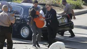 Delko (Adam Rodriguez, Mi.li.) und Horatio (David Caruso, Mi.re.) k&uuml;mmern sich um Sam (Taylor Cole, Mi.), die Vogels Plan mit einem absichtlich verursachten Autounfall durchkreuzt hat und dabei schwer verletzt wurde...
