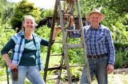 Zwei mit grünem Daumen: Landfrau Rita Vitt (li) mit ihrem Ehemann Rolf.