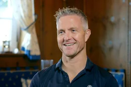 Zu Wort kommen ehemalige Rennfahrer wie Ralf Schumacher (Bild) und Hans-Joachim Stuck, Sportjournalisten und Chronisten, der N&uuml;rburgringtankwart, Hotelbesitzer und der Ministerpr&auml;sident von Rheinland-Pfalz a. D., Kurt Beck.