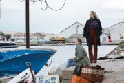 Victoire Filippi (Pénélope Lévêque, l.); Candice Renoir (Cécile Bois, r.) Victoire Filippi (Pénélope Lévêque, l.); Candice Renoir (Cécile Bois, r.)