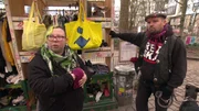 Lausi (li) und Paddy haben in Hamburg endlich eine WG gefunden. Doch die ist winzig und erschreckend teuer. Lausi (li) und Paddy haben in Hamburg endlich eine WG gefunden. Doch die ist winzig und erschreckend teuer.