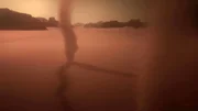 Riesige Wirbel aus Staub ziehen kilometerweit &uuml;ber die Oberfl&auml;che unseres Nachbarplanet Mars. Ein &uuml;berraschendes Ph&auml;nomen und ein Gl&uuml;cksfall f&uuml;r die Wissenschaft.