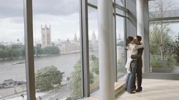 Chris (Jonathan Rhys Meyers) zieht mit Chloe (Emily Mortimer) in eine Traumwohnung.