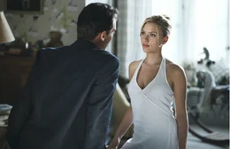 Nola (Scarlett Johansson) beginnt eine Aff&auml;re mit dem verheirateten Chris.