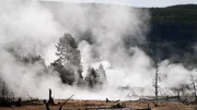 Hei&szlig;e Quellen und Geysire &ndash; die oberirdischen Anzeichen f&uuml;r vulkanische Aktivit&auml;t unter dem Yellowstone-Nationalpark.