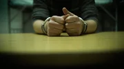 Beim Verh&ouml;r wurden dem T&auml;ter Handschellen angelegt.