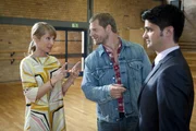 Therapeutin Anita Beneke (Florentine Lahme, l.) hat ein ausgefallenes Modell zur Bekämpfung der Sexsucht ersonnen, das jedoch - wie Mick (Henning Baum, M.) und Andreas (Maximilian Grill, r.) bald feststellen - nicht wirklich greift ...