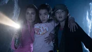 l-r: Keri Russell als Sari, Brooklynn Prince als Dee Dee, Christian Convery als Henry