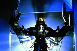 Ripley (Sigourney Weaver) von einem Rettungsteam aus dem Weltraum gefunden.