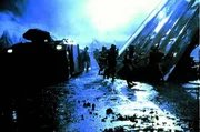 Nach 57 Jahren im Weltraum wird das Shuttle von Lt.  Ripley (Sigourney Weaver) von einem Rettungsteam aus dem Weltraum gefunden.  Bei der Ankunft in LV-426 finden die Marines nur einen &Uuml;berlebenden,  ein neunj&auml;hriges M&auml;dchen namens Newt (Carrie Henn).  Aber selbst diese kampferprobten Marines mit den neuesten Waffen k&ouml;nnen es nicht mit  den Hunderten von Au&szlig;erirdischen aufnehmen, die in die Kolonie eingedrungen sind.