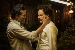 Roberto Alcaino (Benjamin Bratt, l.); Robert Mazur (Bryan Cranston, r.)