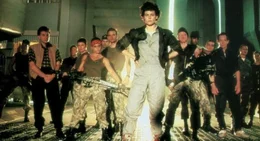 In der Mitte: Ripley (Sigourney Weaver)