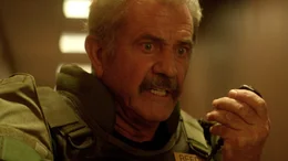 Der Bombenexperte Wallace (Mel Gibson) ist der Einzige, der Orlandos missliche Lage durchschaut.