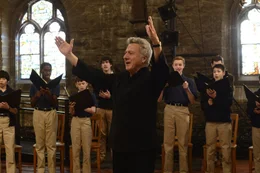 Der Chorleiter des National Boychoir, Amerikas renommiertestem Knabenchor, Carvelle (Dustin Hoffman) ist &auml;u&szlig;erst streng und erwartet von seinen begabten Z&ouml;glingen, dass sie ihr gesamtes Dasein ihrer Liebe zum Singen unterordnen. F&uuml;r den 12-j&auml;hrigen Stet ist dies nat&uuml;rlich zun&auml;chst keine Option ...