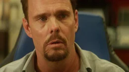 Der IT-Spezialist Orlando (Kevin Dillon) wird von einem Fremden durch eine Sprengfalle an seinem B&uuml;rostuhl zu Hacking-Angriffen auf B&ouml;rsenunternehmen gen&ouml;tigt.