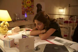 Die meiste Zeit verbringt Janette (Gizem Emre) vor dem Fernseher, bis ihr Mark klar macht, dass in ihr viel mehr steckt als sie selbst vermutet ...