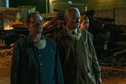 Waleri Legassow (Jared Harris, l.); Boris Schtscherbina (Stellan Skarsgård, r.) Waleri Legassow (Jared Harris, l.); Boris Schtscherbina (Stellan Skarsgård, r.)