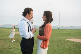Robert Mazur (Bryan Cranston, l.); Evelyn Mazur (Juliet Aubrey, r.)