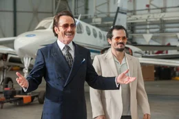 Robert Mazur (Bryan Cranston, l.); Emir Abreu (John Leguizamo, r.)