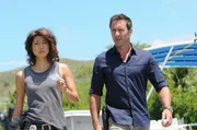 L-R: Kono Kalakaua (Grace Park), Steve McGarrett (Alex O'Loughlin)