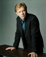 (3. Staffel) - Für seinen trockenen Charme und sein fotografisches Gedächtnis ist er bekannt: Horatio Caine (David Caruso) (3. Staffel) - Für seinen trockenen Charme und sein fotografisches Gedächtnis ist er bekannt: Horatio Caine (David Caruso)