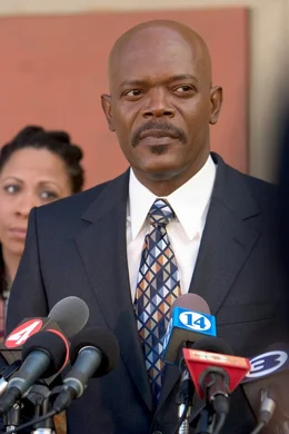 Durch seine unkonventionellen Trainingsmethoden erf&auml;hrt Ken Carter (Samuel L. Jackson) jede Menge Presserummel. Denn anstatt seine Topbasketballmannschaft aufs Feld zu schicken, setzt er sie auf die Ersatzbank und gibt ihnen Trainingsverbot, wegen schlechter Schulnoten ...