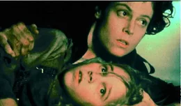 Ripley (Sigourney Weaver, oben) und Newt (Carrie Henn)