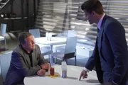 Max Keenan (Ryan O'Neal, l.); Booth (David Boreanaz, r.) Max Keenan (Ryan O'Neal, l.); Booth (David Boreanaz, r.)