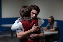 Carole Anne Boone (Kaya Scodelario, l.); Ted Bundy (Zac Efron, r.)