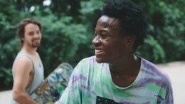 Zack Mulligan (l.) und Keire Johnson lachen